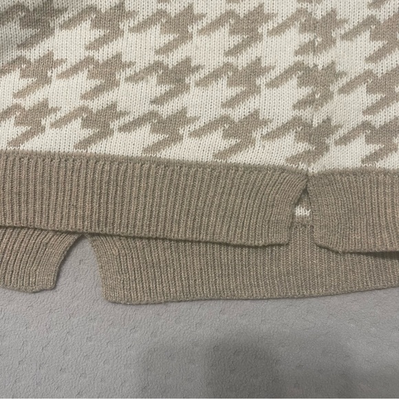 Jessica Simpson Sweater Vest - Picture 9 of 9